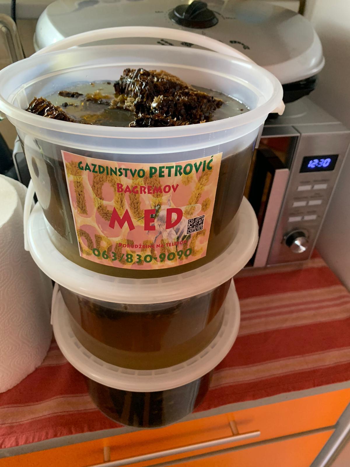 Prirodni med Petrović - Prodaja organskog meda - 100% prirodni med 01